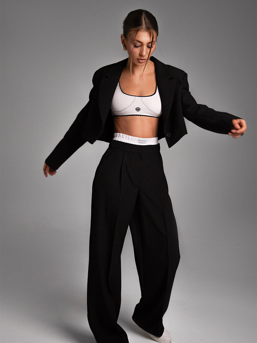 Short Jacket with a Free Cut