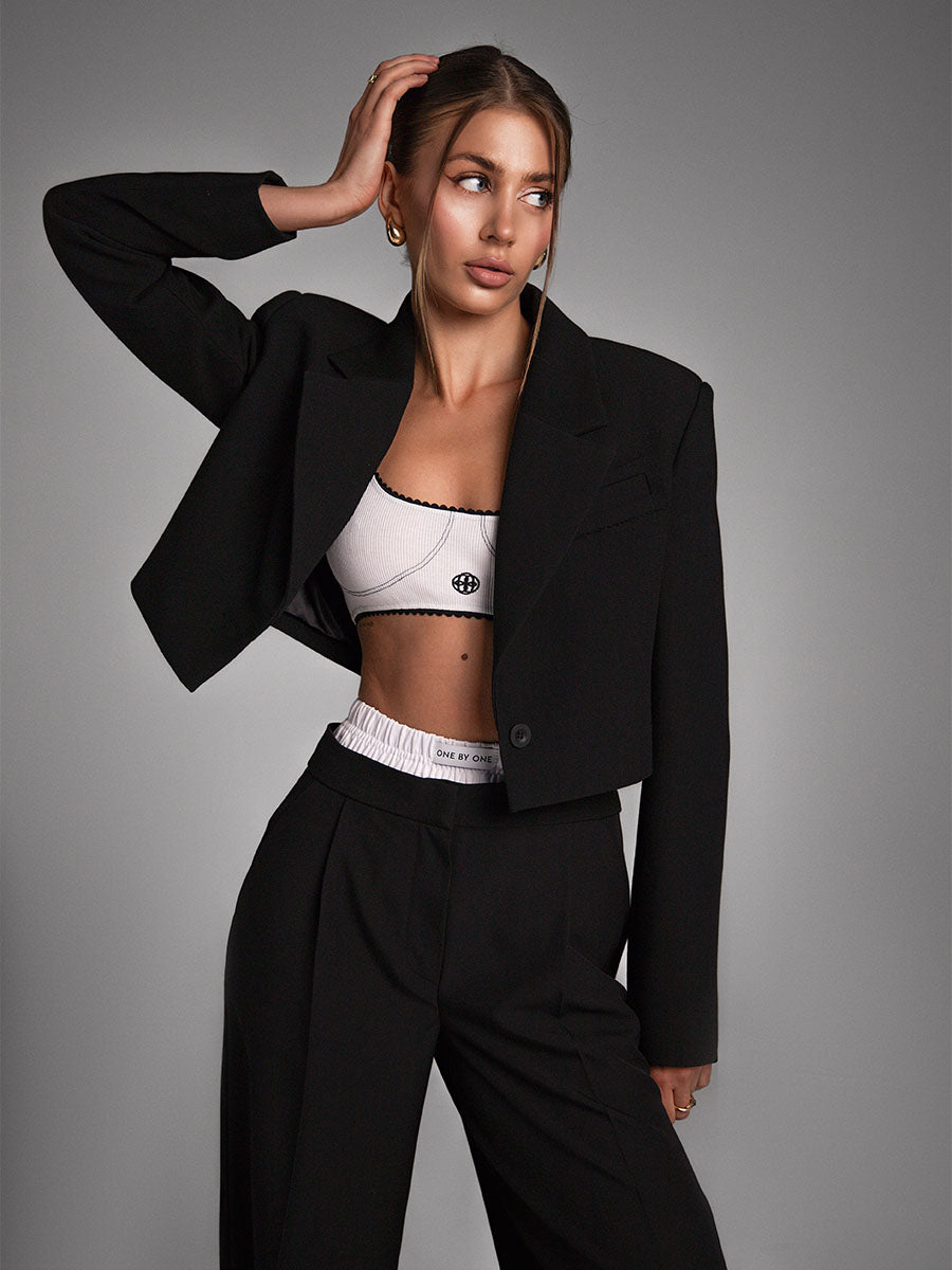 Short Jacket with a Free Cut