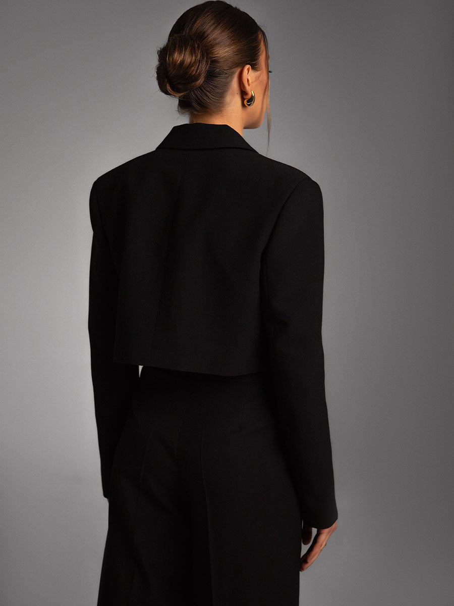Short Jacket with a Free Cut
