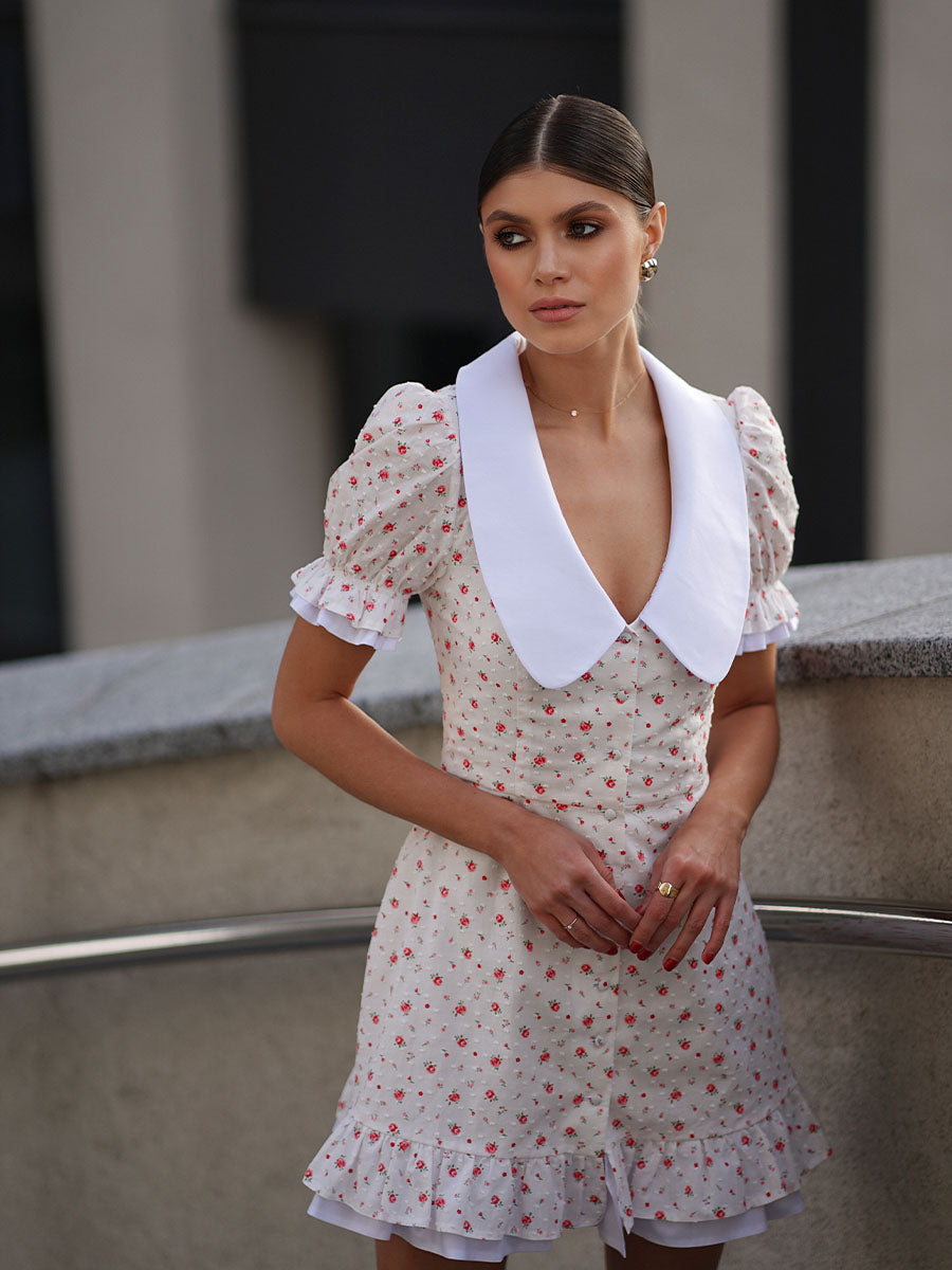 Mini dress with a white collar
