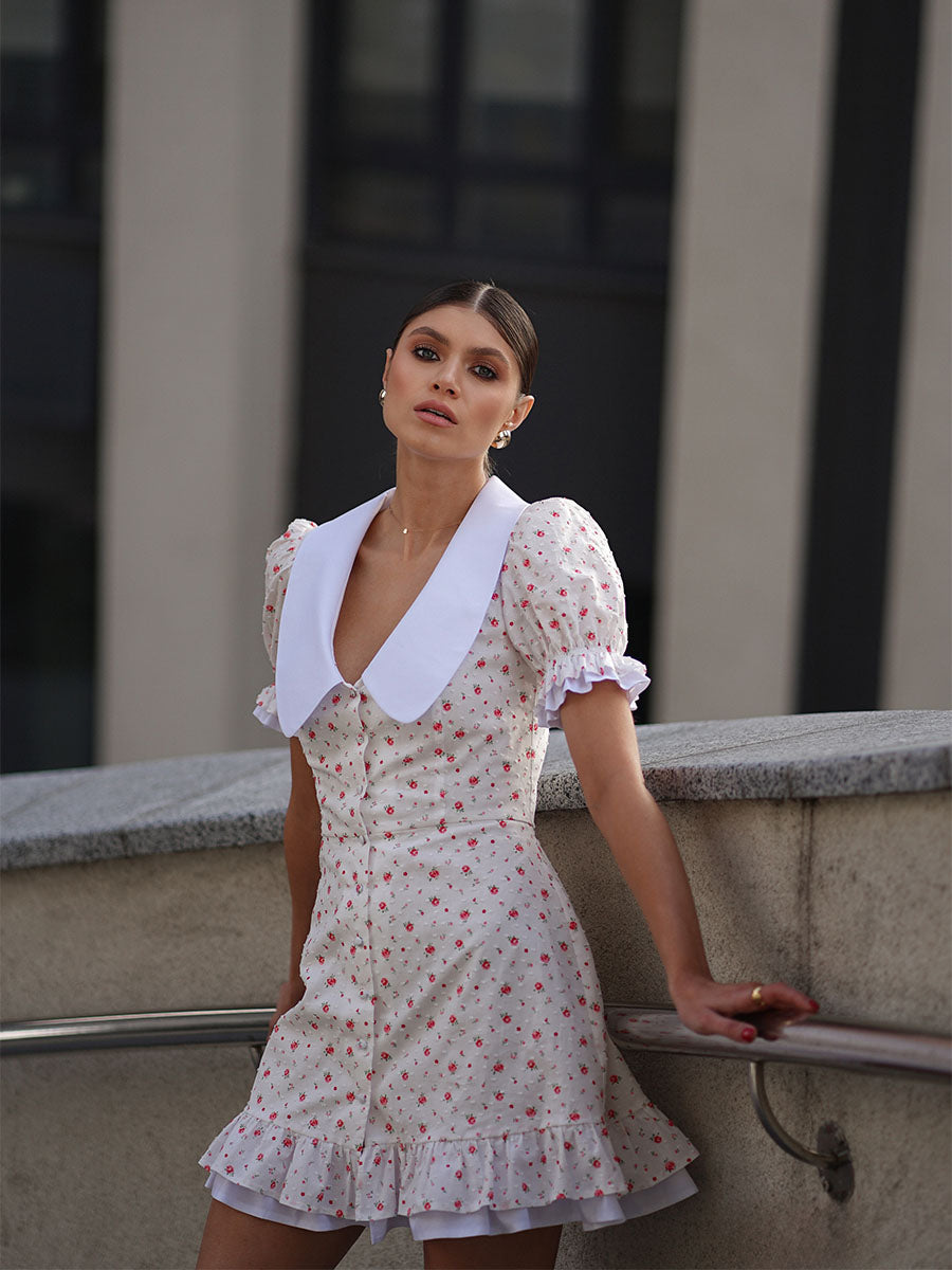 Mini dress with a white collar