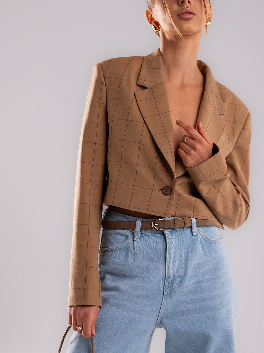 Short Jacket with a Free Cut