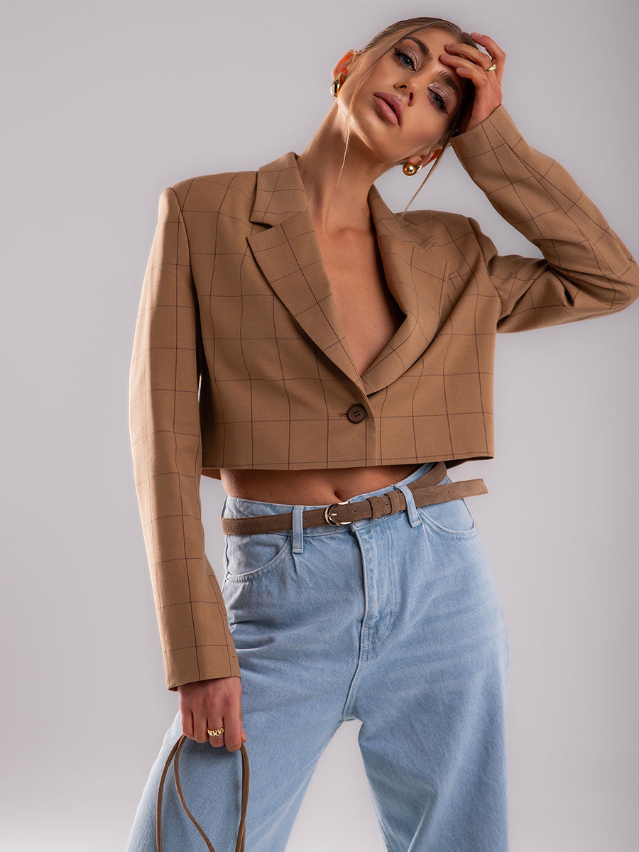 Short Jacket with a Free Cut