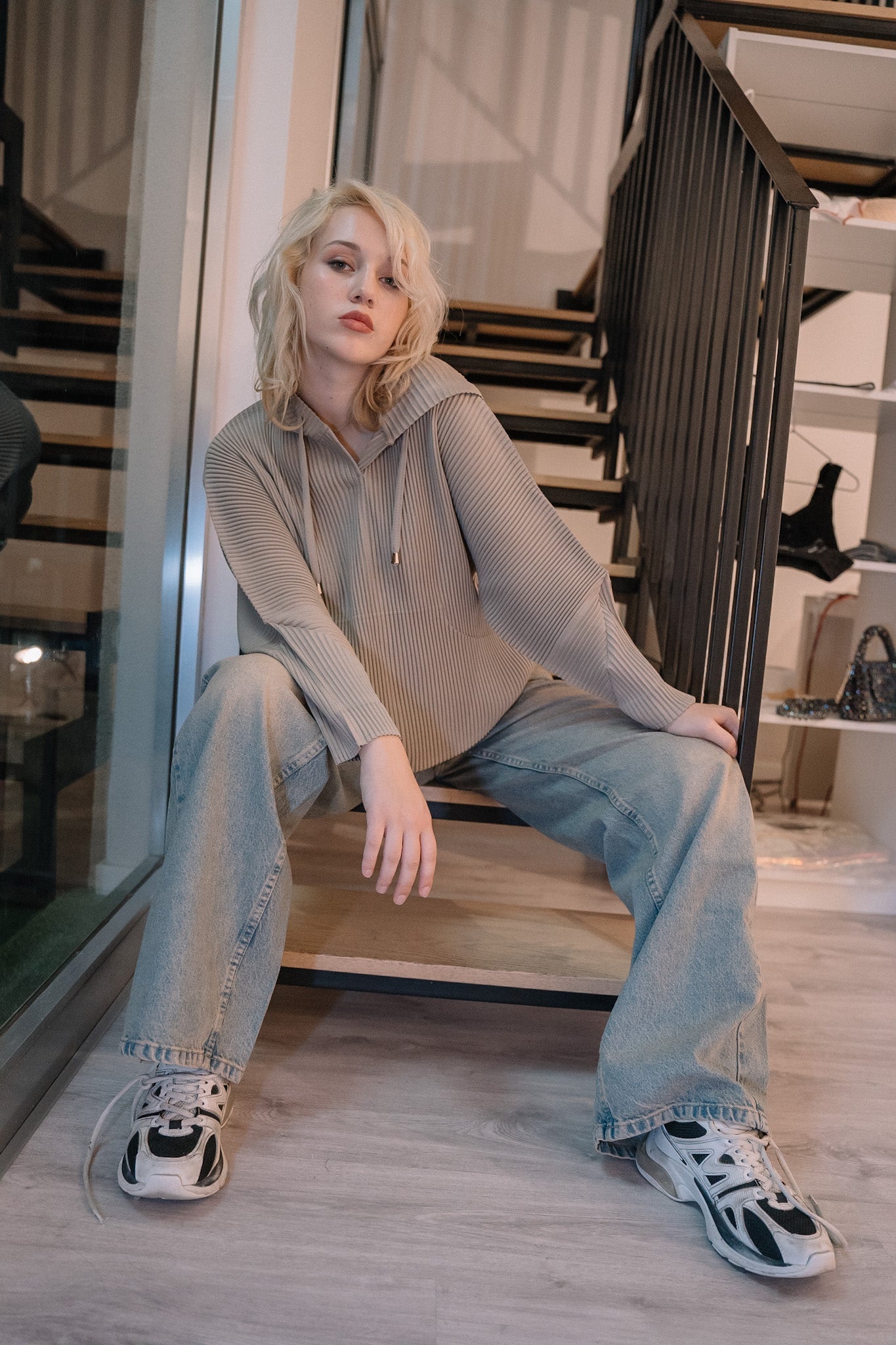 Hoodie “Casual Ribbed Elegance”