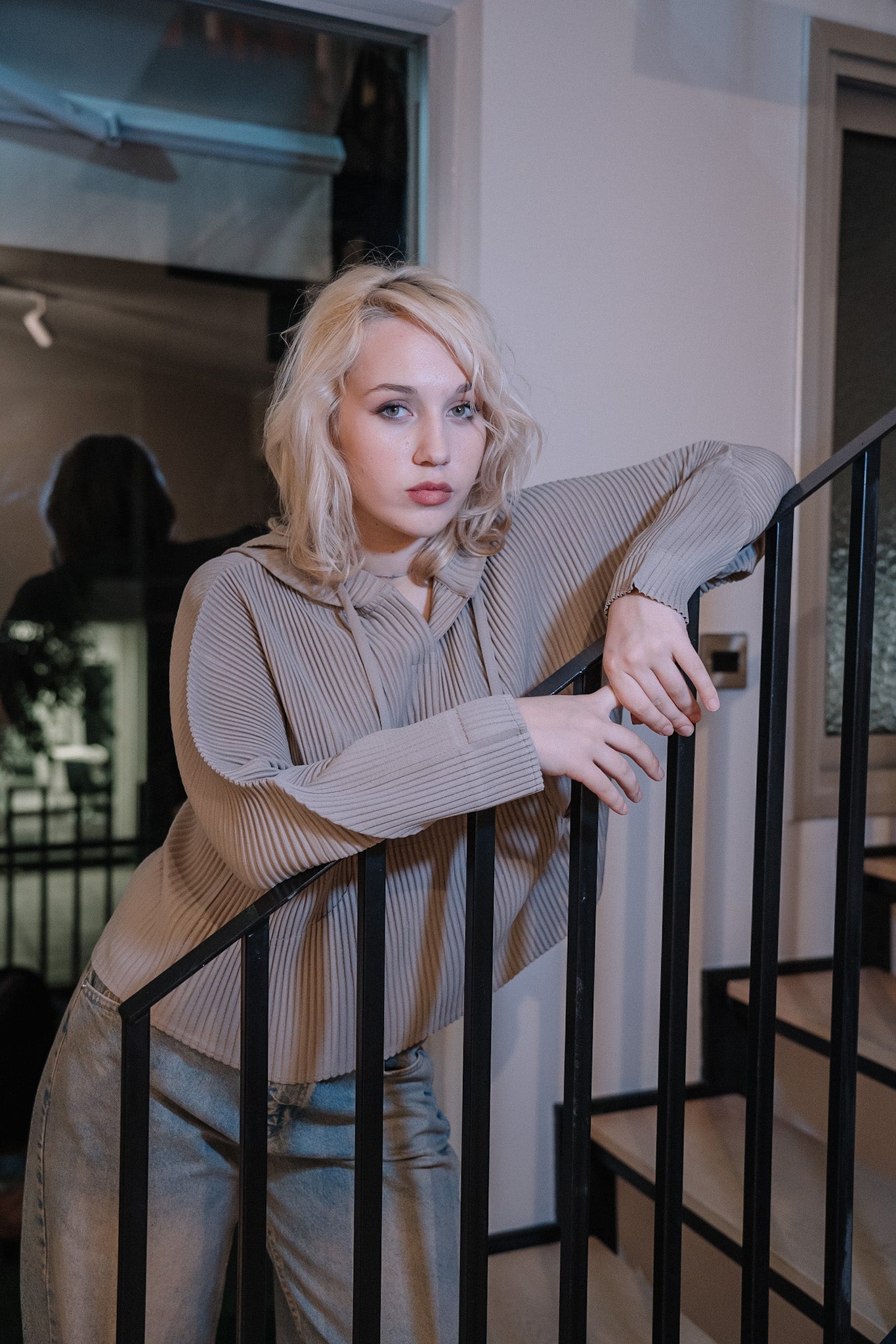 Hoodie “Casual Ribbed Elegance”